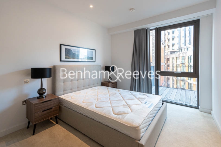 1  bedroom flat to rent in Legacy Building, Viaduct Gardens, SW11-image 4