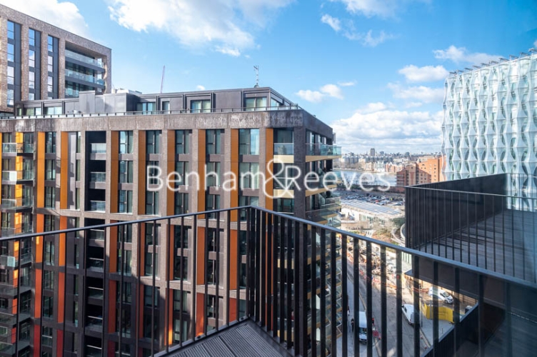 1  bedroom flat to rent in Legacy Building, Viaduct Gardens, SW11-image 8