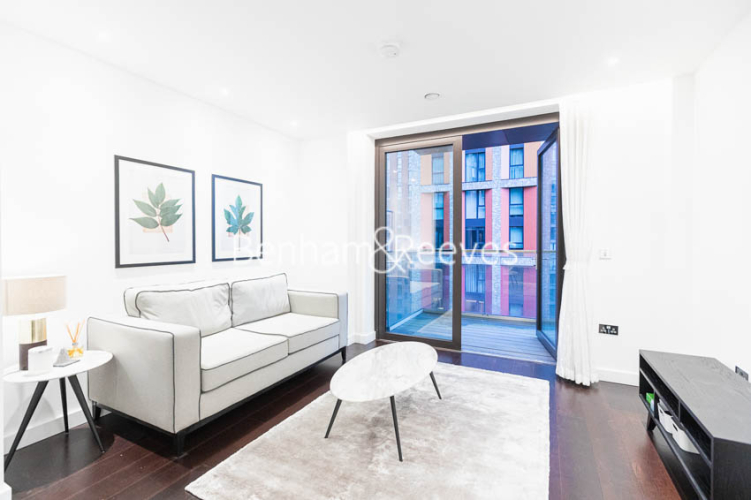 1  bedroom flat to rent in Haines House, Charles Clowes Walk,  SW11-image 1