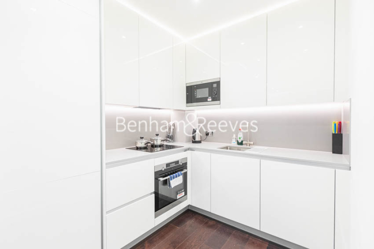 1  bedroom flat to rent in Haines House, Charles Clowes Walk,  SW11-image 2