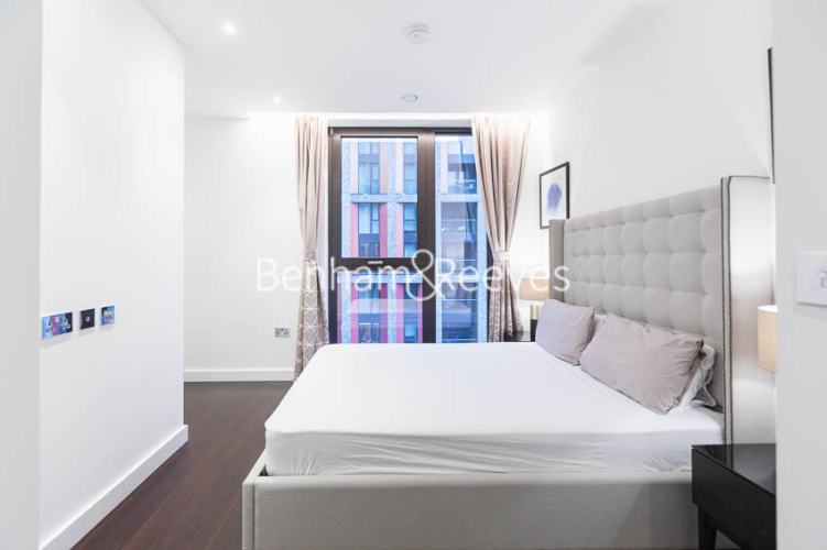 1  bedroom flat to rent in Haines House, Charles Clowes Walk,  SW11-image 3