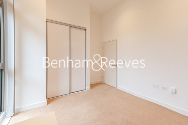 2 bedroom(s) flat to rent in Caithness Walk, Croydon, CR0-image 14