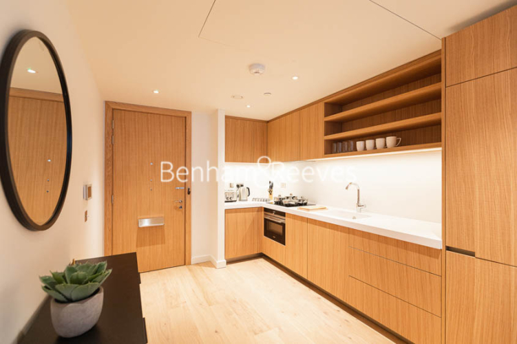 Studio flat to rent in Wilshire House, Prospect Way, Battersea, SW11-image 2