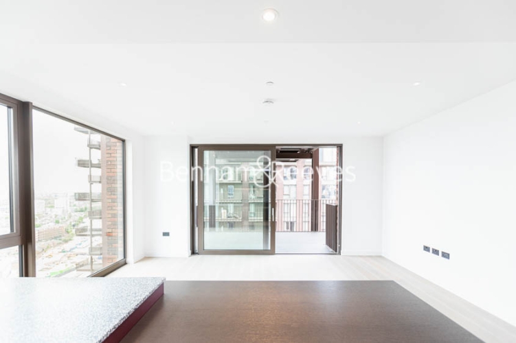2  bedrooms flat to rent in Viaduct Gardens, Nine Elms, SW11-image 1