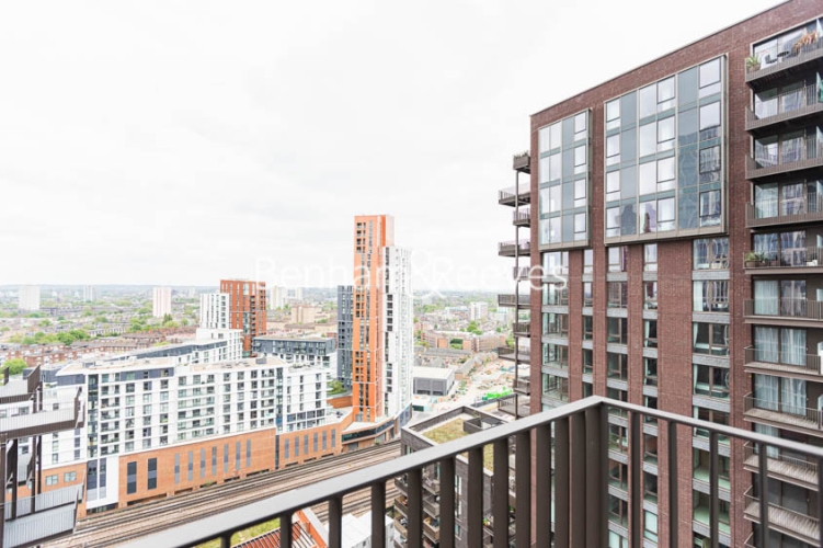 2  bedrooms flat to rent in Viaduct Gardens, Nine Elms, SW11-image 11
