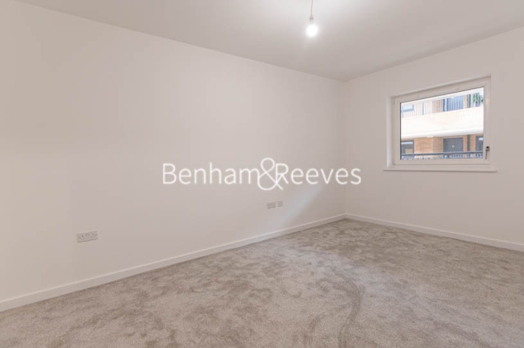 2  bedrooms flat to rent in Thimble Crescent, Wallington, SM6-image 3