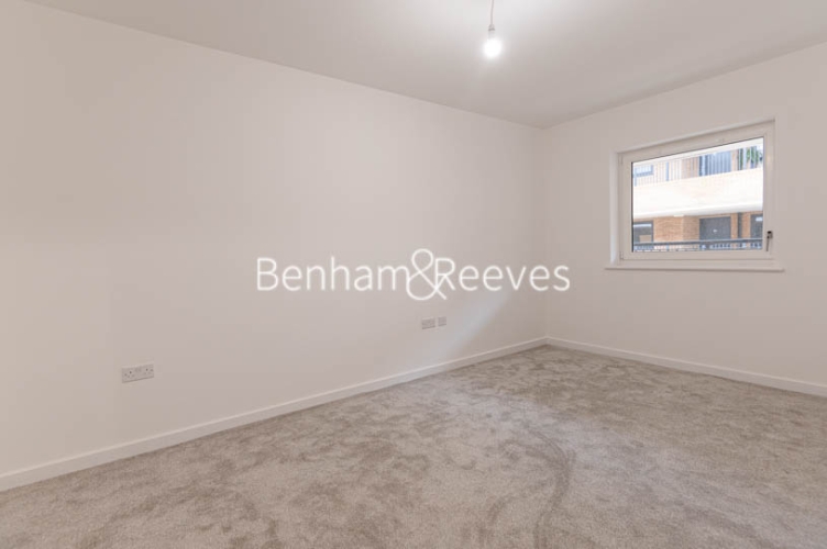 2 bedrooms flat to rent in Thimble Crescent, Wallington, SM6-image 3