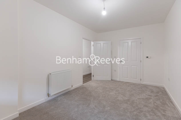 2 bedrooms flat to rent in Thimble Crescent, Wallington, SM6-image 9
