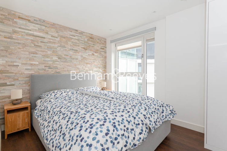 1 bedroom flat to rent in Wandsworth Road, Nine Elms Point, SW8-image 3