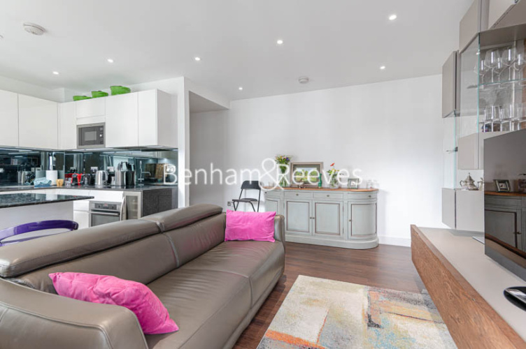 1 bedroom flat to rent in Wandsworth Road, Nine Elms Point, SW8-image 9