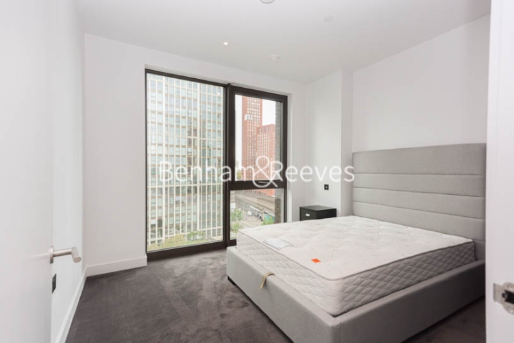 1 bedroom flat to rent in The Modern, Viaduct Gardens, SW11-image 4