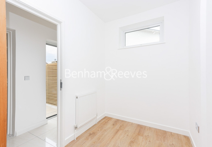 3 bedrooms flat to rent in Queenstown Road, Nine Elms, SW8-image 13