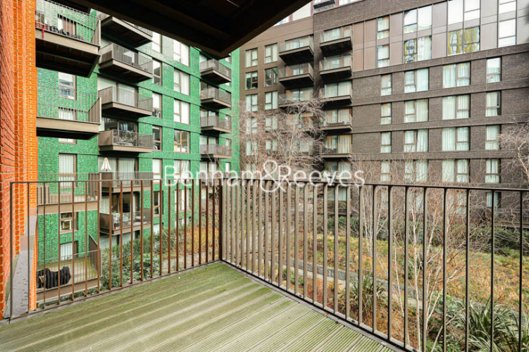 2 bedrooms flat to rent in Legacy Building, Viaduct Gardens, SW11-image 5