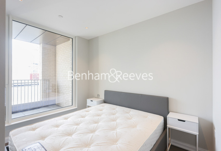 Studio flat to rent in Gasholder Place, Nine Elms, SE11-image 3