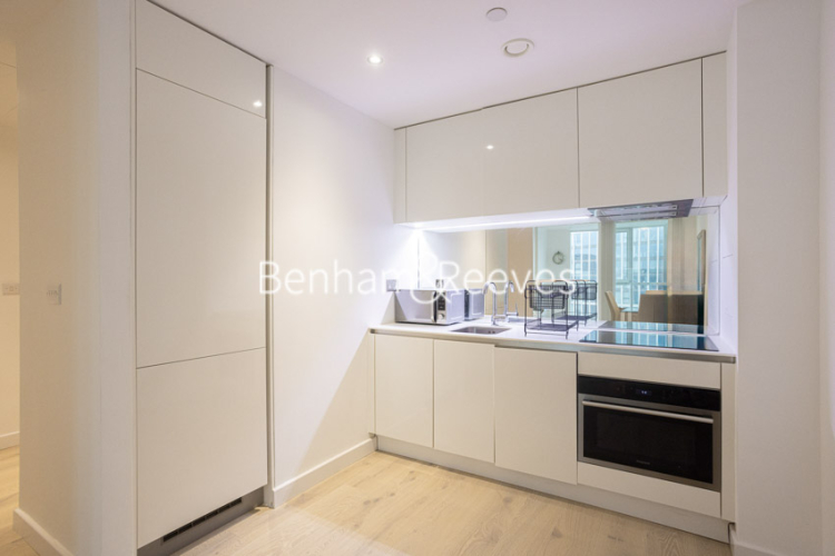 1 bedroom flat to rent in Wandsworth Road, Nine Elms, SW8-image 2