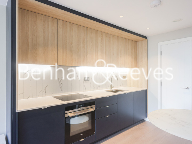 Studio flat to rent in Phoenix Court, Gasholder Place, SE11-image 2