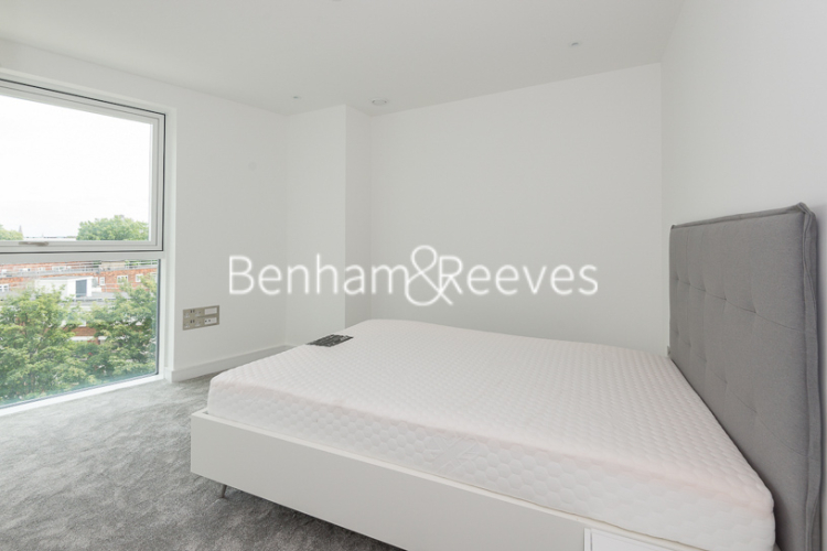 2  bedrooms flat to rent in Gladwin Tower, Wandsworth Road, SW8-image 3