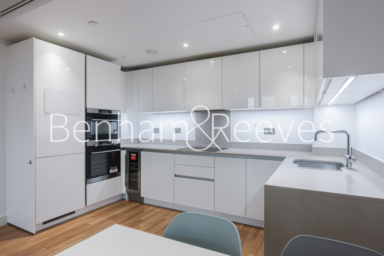 1 bedroom flat to rent in Wandsworth Road, Nine Elms, SW8-image 2