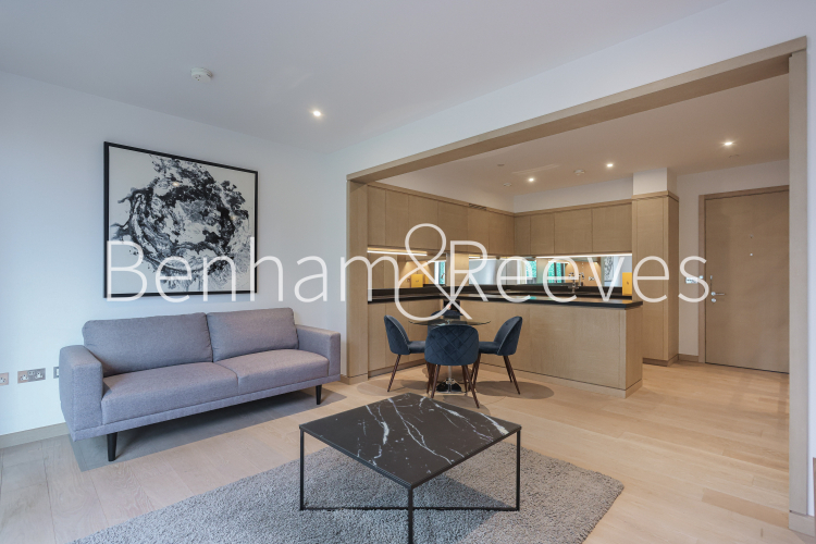 1  bedroom flat to rent in Legacy Building, Viaduct Gardens, SW11-image 1