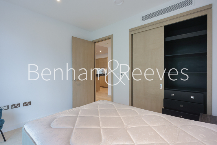 1  bedroom flat to rent in Legacy Building, Viaduct Gardens, SW11-image 8