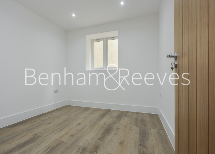 2  bedrooms flat to rent in Wandsworth Road, Nine Elms, SW8-image 3