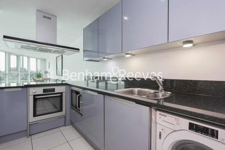 2  bedrooms flat to rent in Hamilton house, 6 St Georges Wharf, SW8-image 2