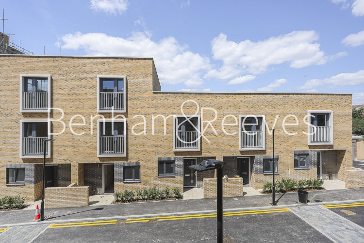 3  bedrooms house to rent in Cherry Mews, Tooting, SW17-image 6