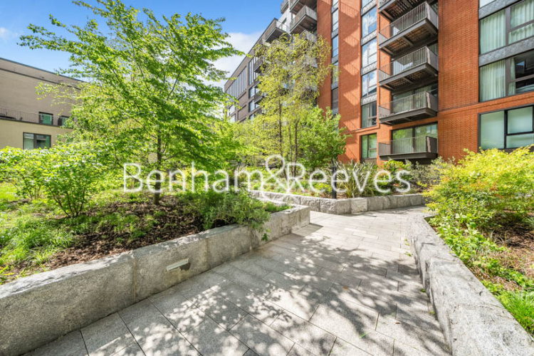 2  bedrooms flat to rent in Legacy Building, Viaduct Gardens, SW11-image 6