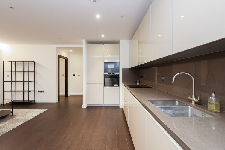 2  bedrooms flat to rent in Denver Building, Malthouse Road, SW11-image 2