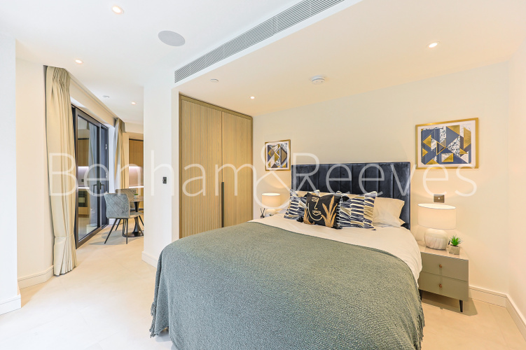 Studio flat to rent in One Linear Place, Nine Elms, SW11-image 3