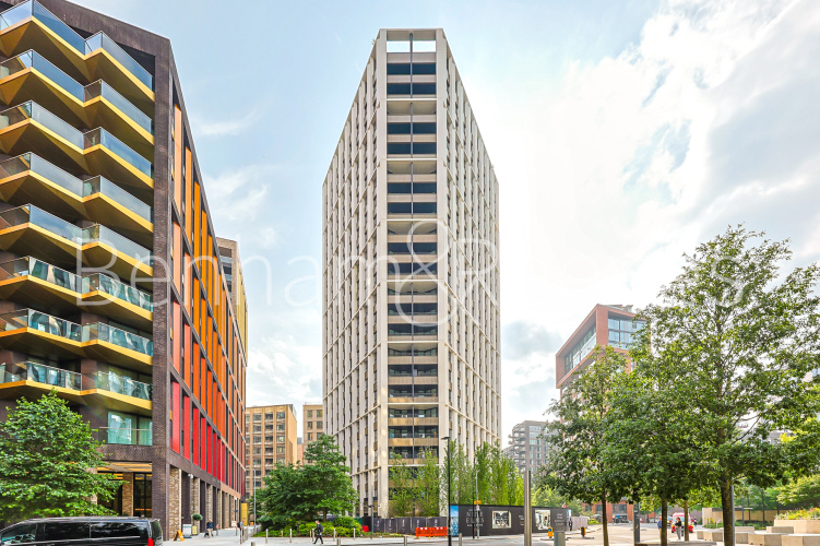 Studio flat to rent in One Linear Place, Nine Elms, SW11-image 6