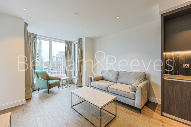 1  bedroom flat to rent in Gasholder Place, Nine Elms, SE11-image 1