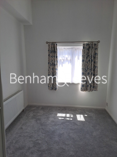 3  bedrooms flat to rent in Grant Road, Croydon, CR0-image 3