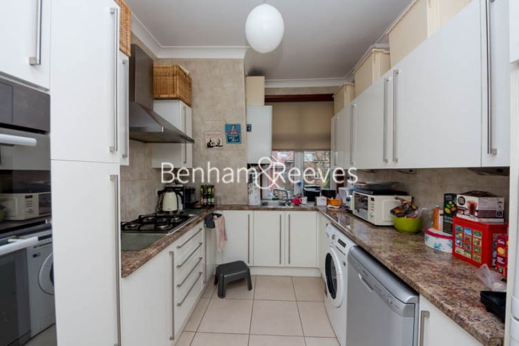 3 bedrooms flat to rent in Frognal Lane, Hampstead, NW3-image 2