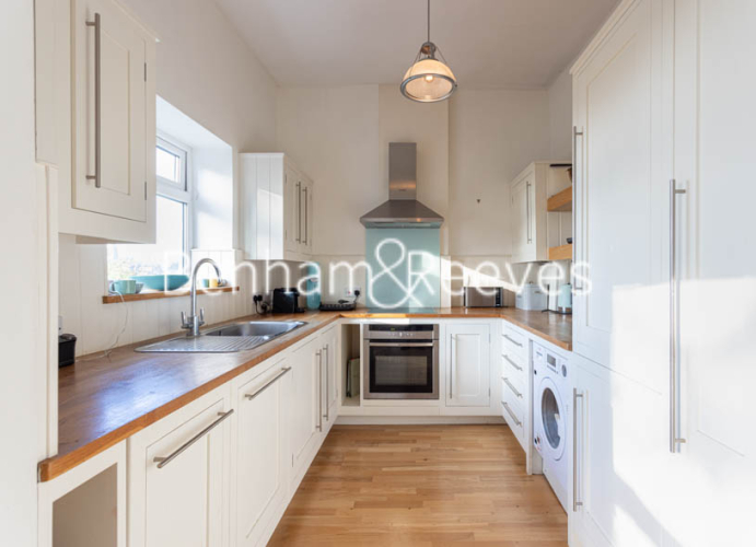 2  bedrooms flat to rent in Nassington Road, Hampstead, NW3-image 2