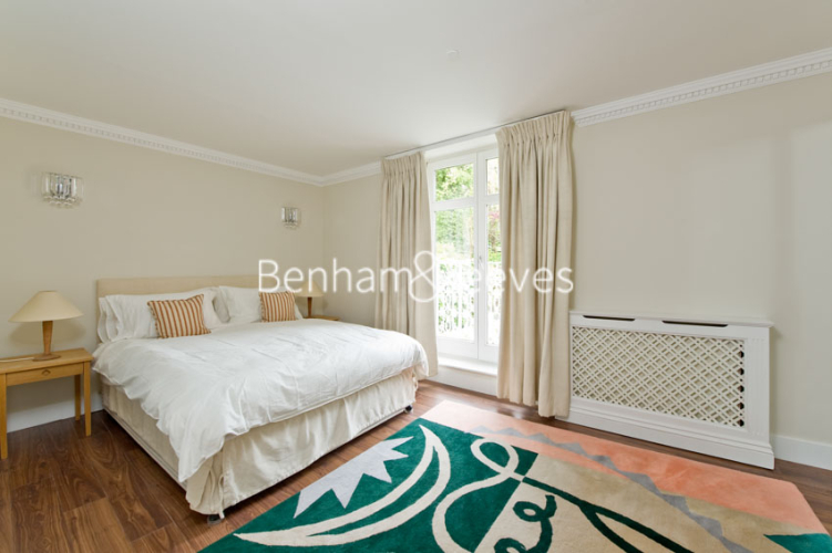 3 bedrooms flat to rent in Bracknell Gardens, Hampstead, NW3-image 3