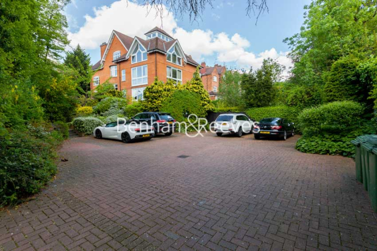 3 bedrooms flat to rent in Bracknell Gardens, Hampstead, NW3-image 10