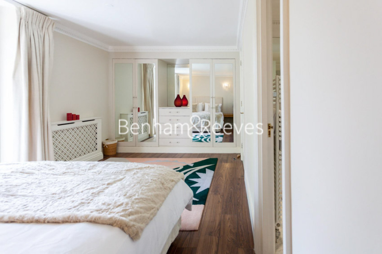 3  bedrooms flat to rent in Bracknell Gardens, Hampstead, NW3-image 13
