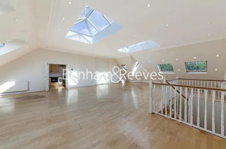 4  bedrooms flat to rent in Compayne Gardens, Hampstead, NW6-image 1