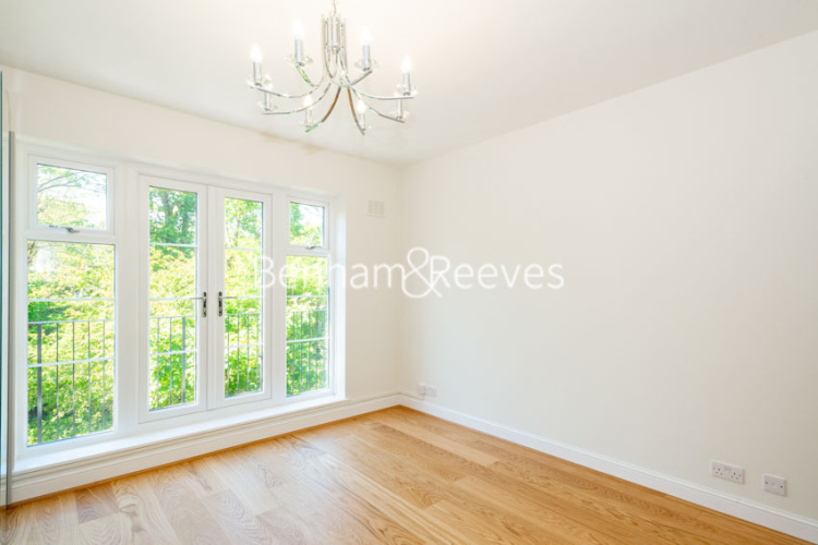 2  bedrooms flat to rent in Parkhill Road, Belsize Park, NW3-image 1