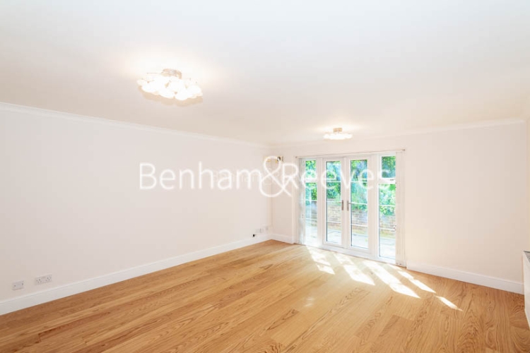 3 bedrooms flat to rent in Parkhill Road, Belsize Park, NW3-image 1