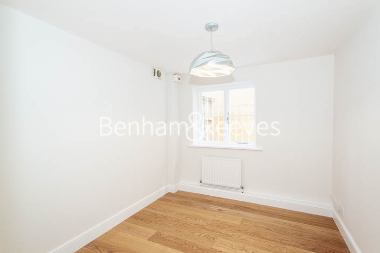 3 bedrooms flat to rent in Parkhill Road, Belsize Park, NW3-image 3