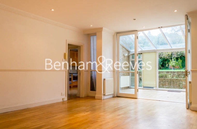 3  bedrooms flat to rent in Priory Road, Hampstead, NW6-image 1