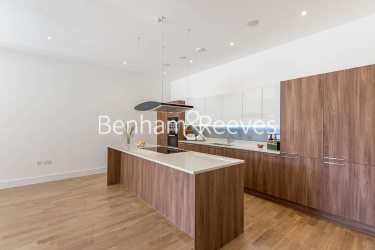4  bedrooms flat to rent in Finchley Road, Golders Green, NW11-image 2