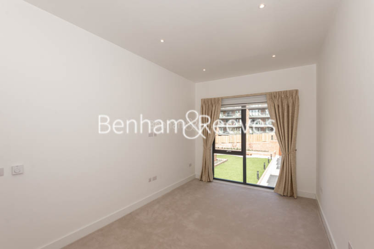 4 bedrooms flat to rent in Finchley Road, Golders Green, NW11-image 3