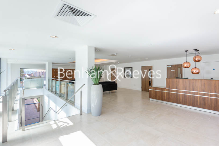 4  bedrooms flat to rent in Finchley Road, Golders Green, NW11-image 8