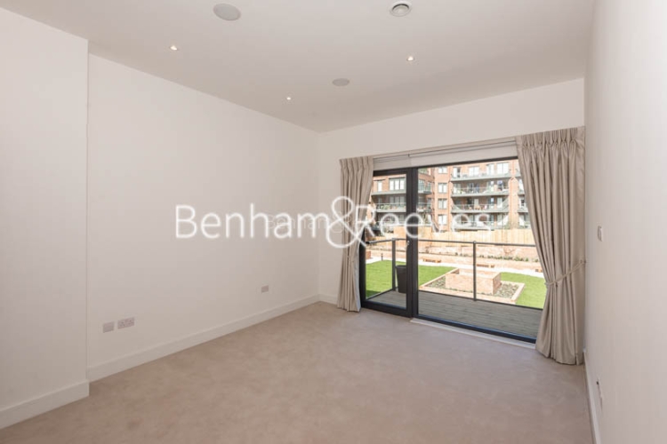 4  bedrooms flat to rent in Finchley Road, Golders Green, NW11-image 12