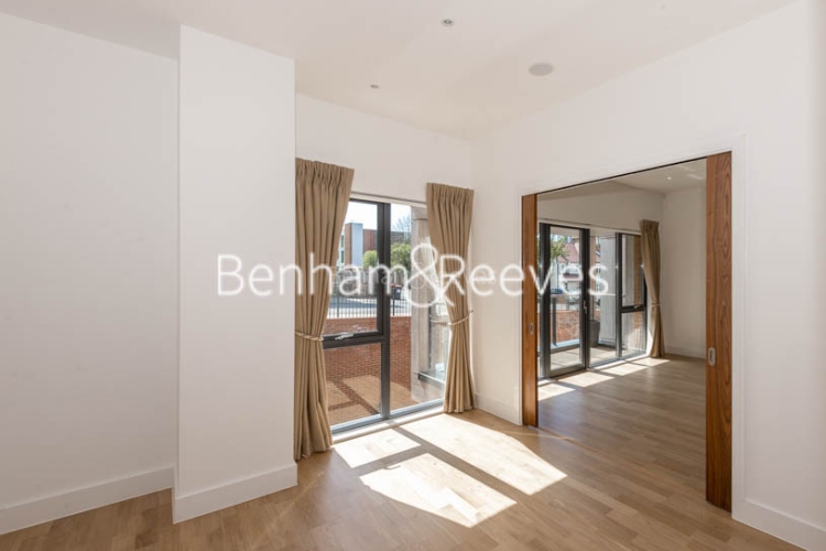 4  bedrooms flat to rent in Finchley Road, Golders Green, NW11-image 14
