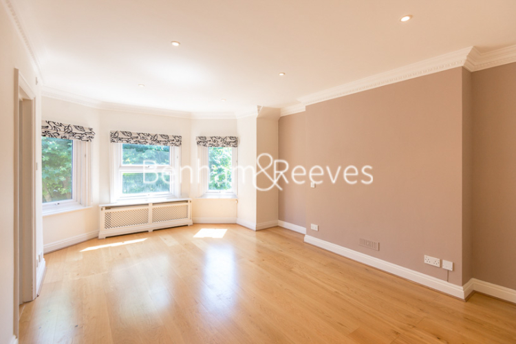 3  bedrooms flat to rent in Greencroft Gardens, South Hampstead, NW6-image 1