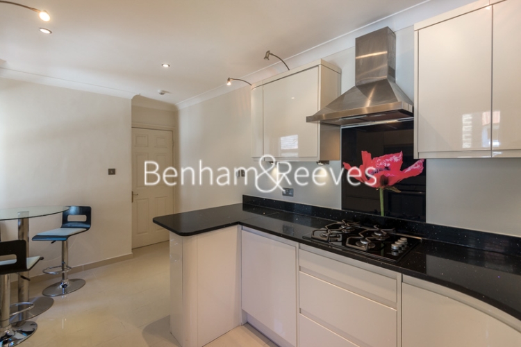 3  bedrooms flat to rent in Greencroft Gardens, South Hampstead, NW6-image 2